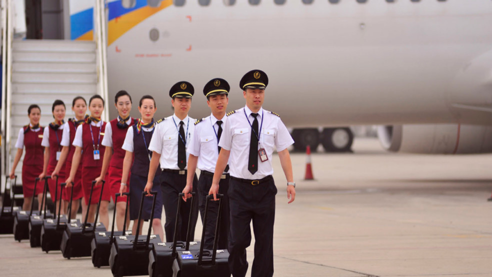 dalian airlines crew
