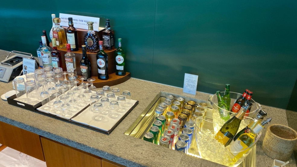 asiana airlines first class lounge bar seoul incheon airport