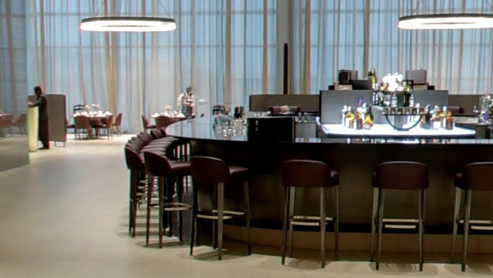qatar airways first class lounge bar hamad international airport