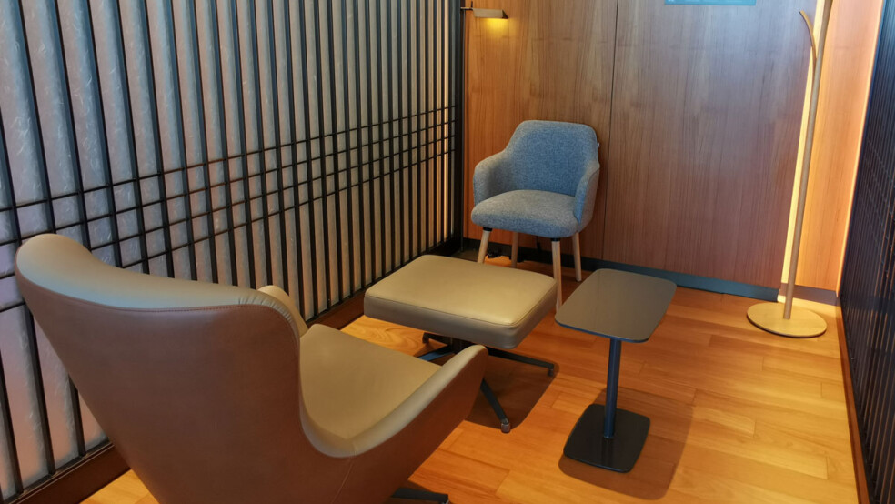 Asiana Airlines business suite Lounge seating